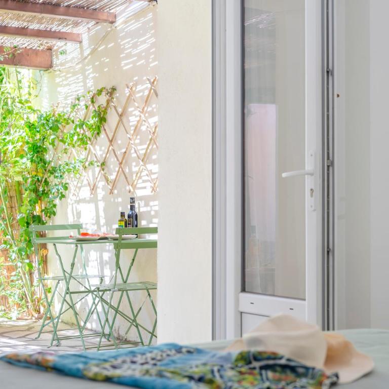 L'Escale - Idéal Couple & Pro en Quête d'un Moment Détente et se Ressourcer - Sauna Exclusif & Terrasse Privée - Piscine - WIFI HD - 5min Port Toulon & Plage - Deluxe Studio mit Queensize-Bett - 23
