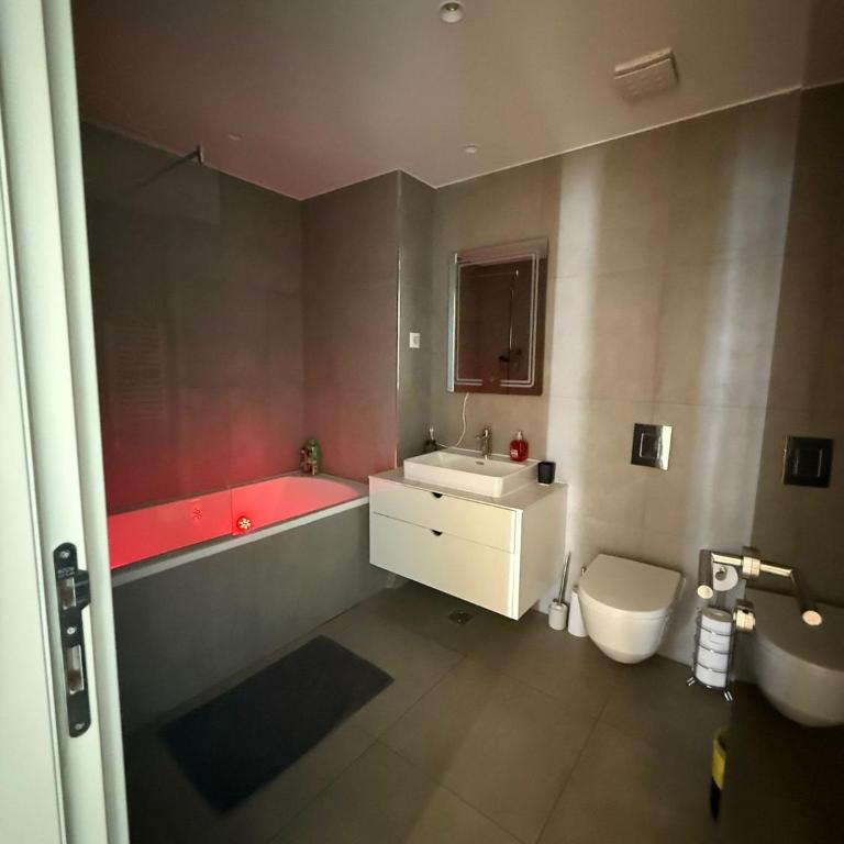 Penthouse with River View BW - Three-Bedroom Apartment with Water View - 39