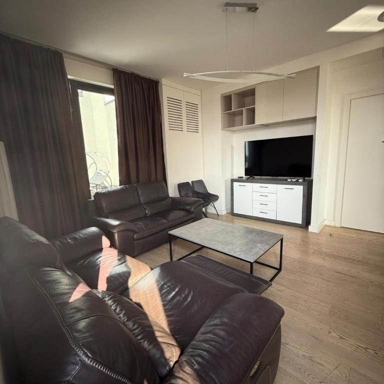 Penthouse with River View BW - Three-Bedroom Apartment with Water View - 25