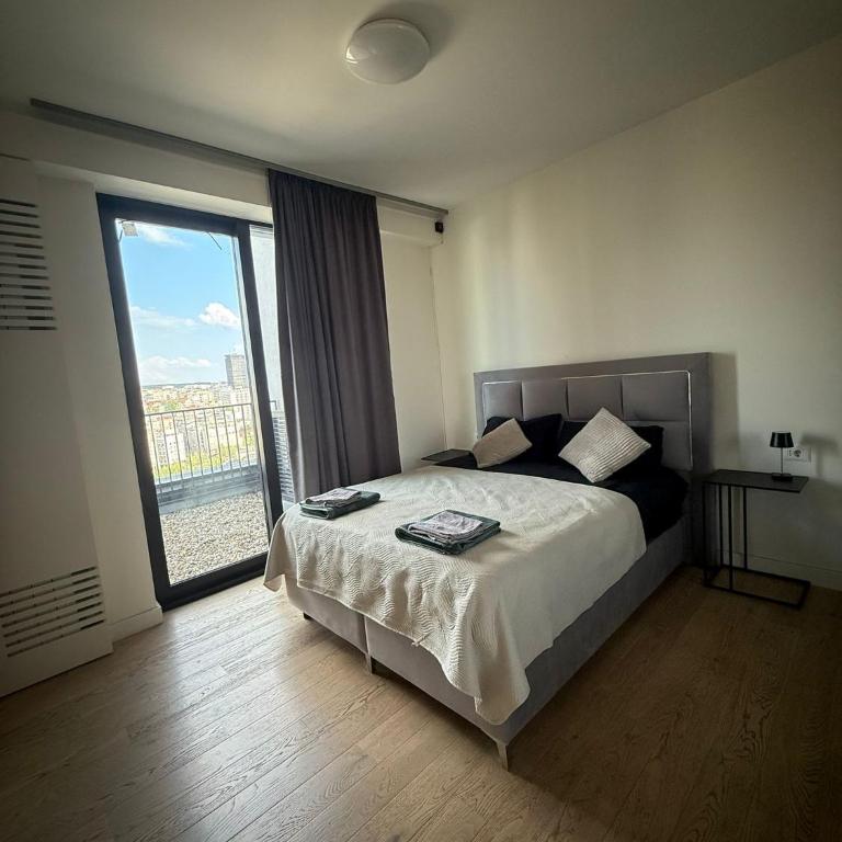 Penthouse with River View BW - Three-Bedroom Apartment with Water View - 23