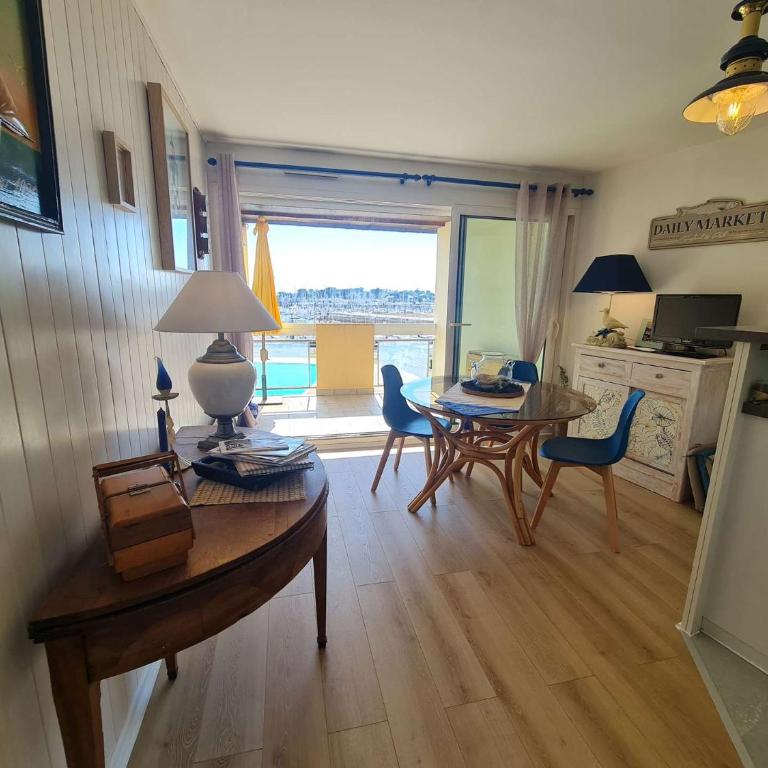 Ref 096 - Appartement T3 pour six personnes vue mer résidence avec piscine - Appartement 2 Chambres avec Vue sur le Port - 4