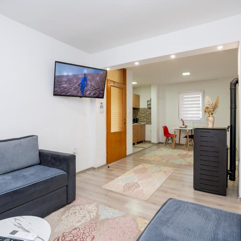 BAYT Apartment - FREE PARKING - Three-Bedroom Apartment - 21