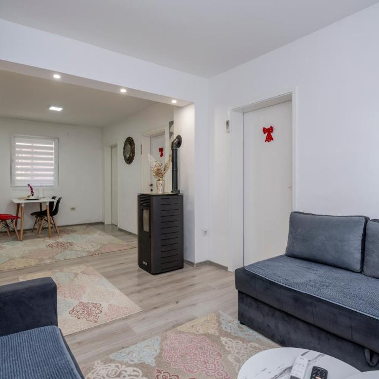 BAYT Apartment - FREE PARKING - Three-Bedroom Apartment - 20