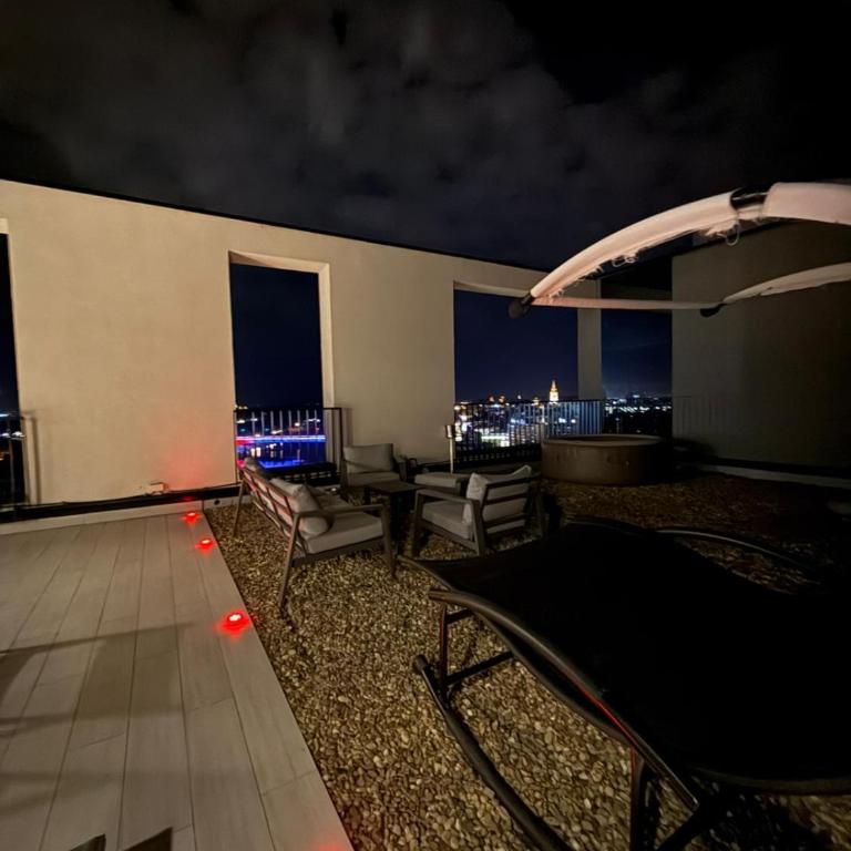 Penthouse with River View BW - Three-Bedroom Apartment with Water View - 15