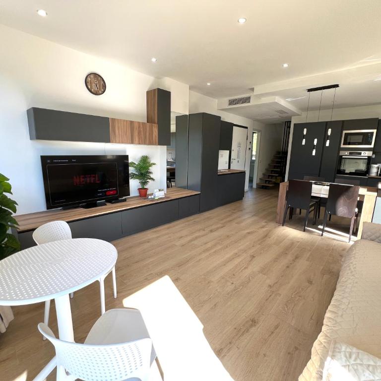 Dreamer House Deluxe - LakeView - Appartamento con 3 Camere da Letto - 9