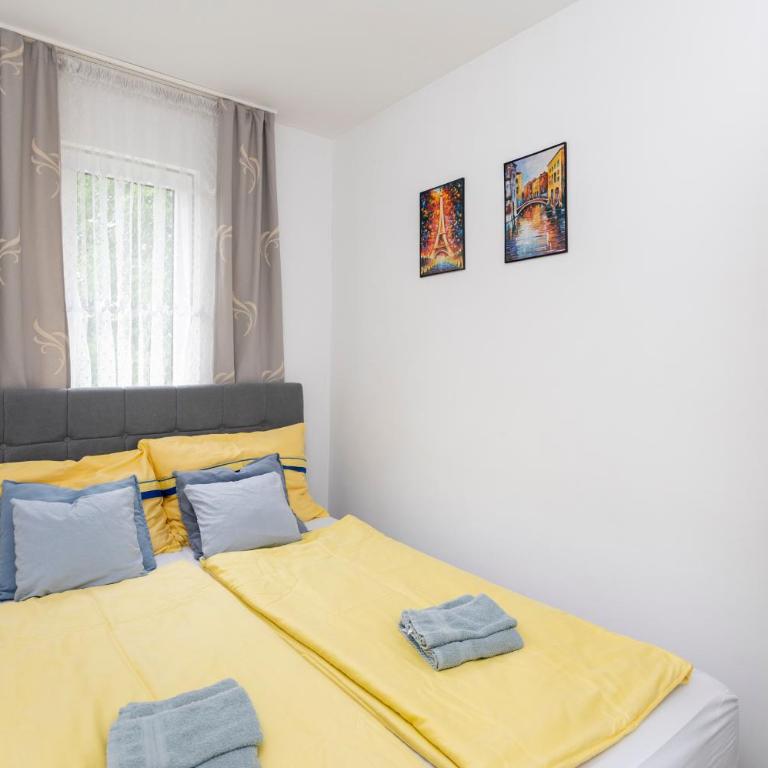 BAYT Apartment - FREE PARKING - Three-Bedroom Apartment - 17