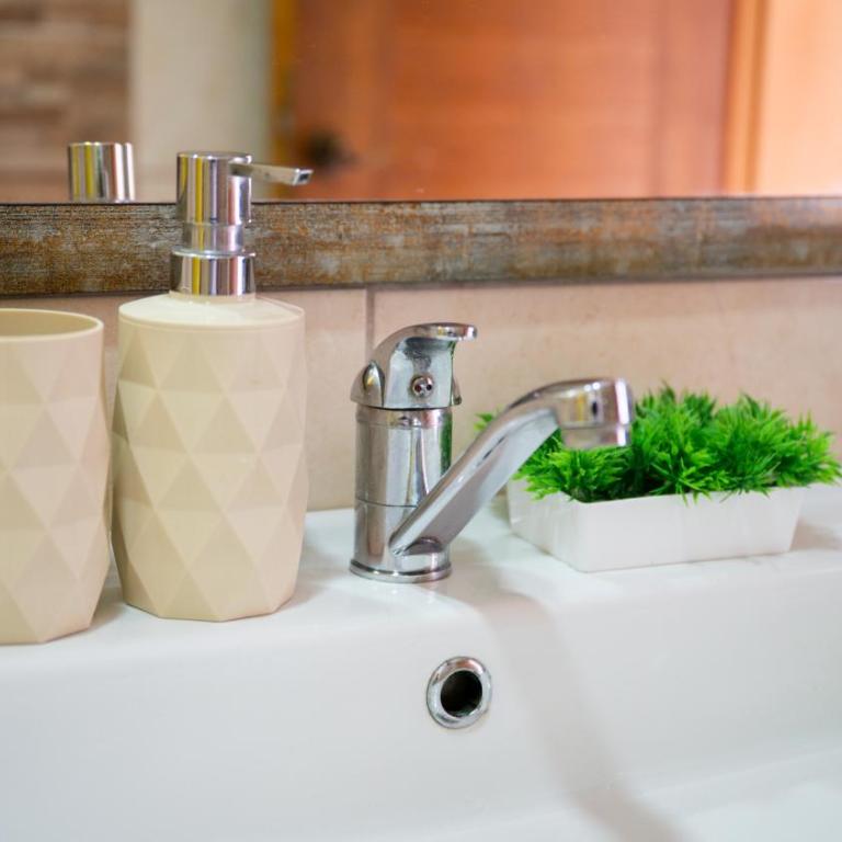 BAYT Apartment - FREE PARKING - Three-Bedroom Apartment - 14