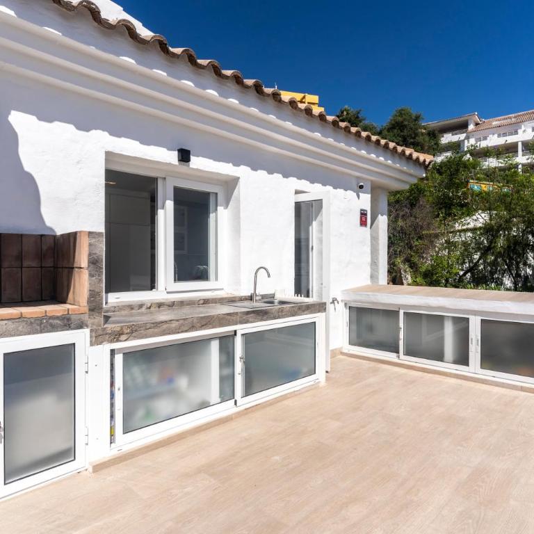 Atico Dúplex en Estepona con Vistas al Mar y Montaña a 10 min de la Playa - Apartamento de 3 dormitorios - 33
