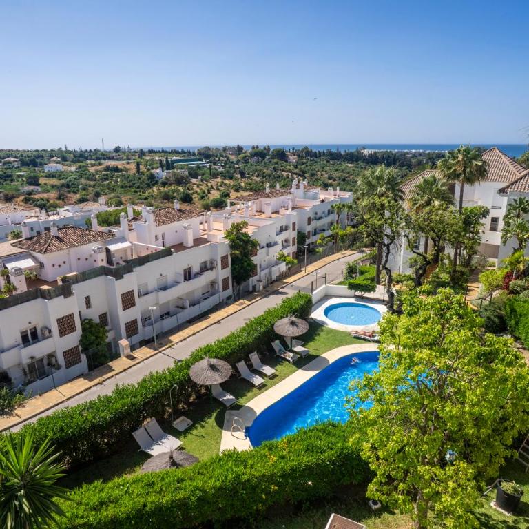 Atico Dúplex en Estepona con Vistas al Mar y Montaña a 10 min de la Playa - Apartamento de 3 dormitorios - 69