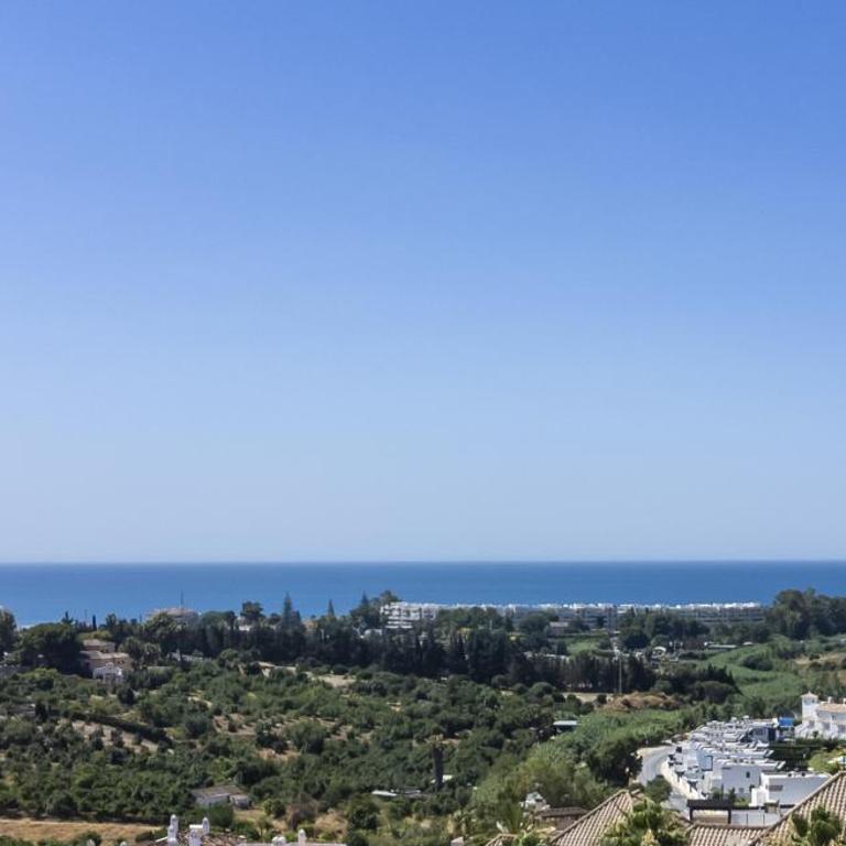 Atico Dúplex en Estepona con Vistas al Mar y Montaña a 10 min de la Playa - Apartamento de 3 dormitorios - 7