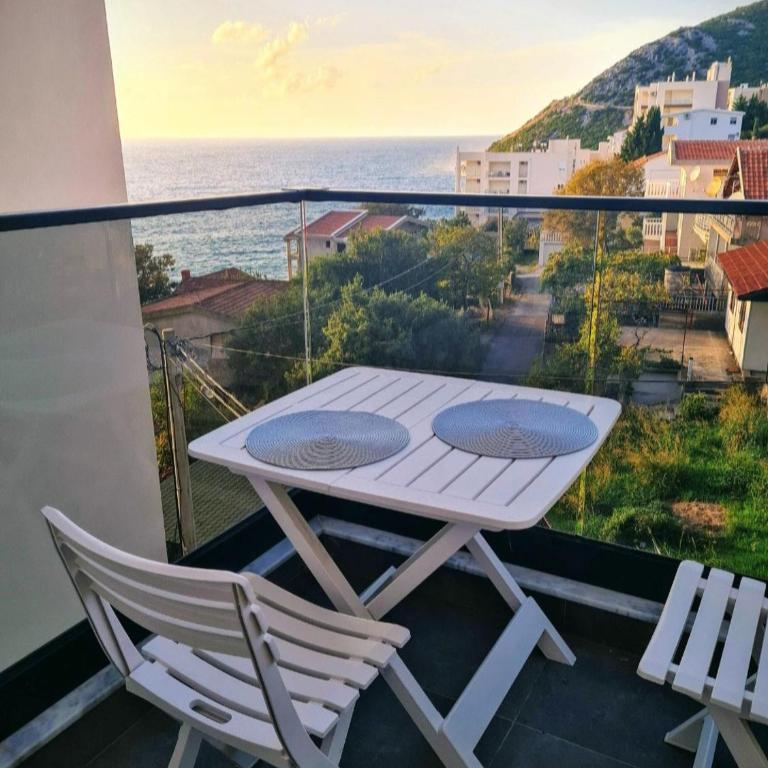 HELEN LUX Apartments - One-Bedroom Apartment - 11