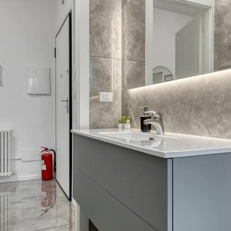 FREE Parking Large Apartment x11 with 4 bathrooms - Apartment - 46