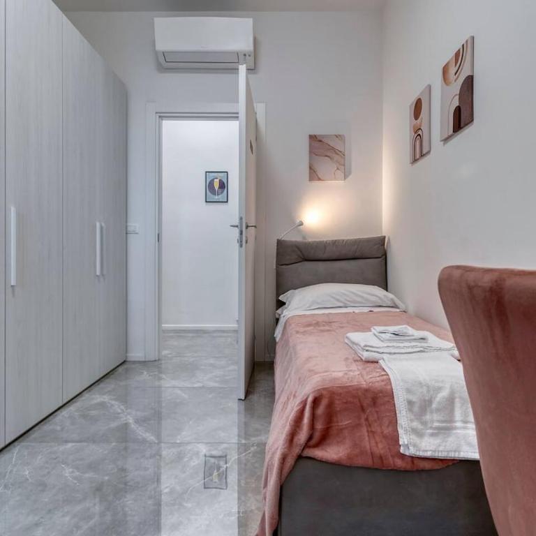 FREE Parking Large Apartment x11 with 4 bathrooms - Apartment - 6