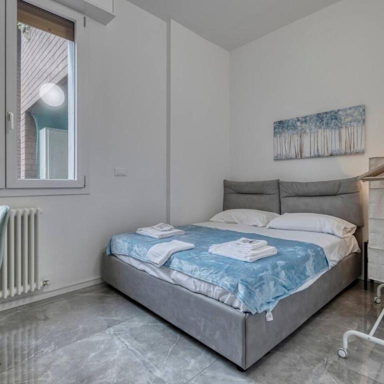 FREE Parking Large Apartment x11 with 4 bathrooms - Apartment - 5