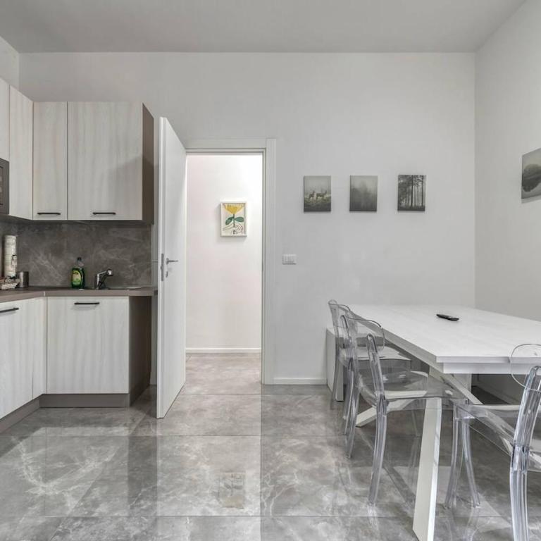 FREE Parking Large Apartment x11 with 4 bathrooms - Apartment - 38
