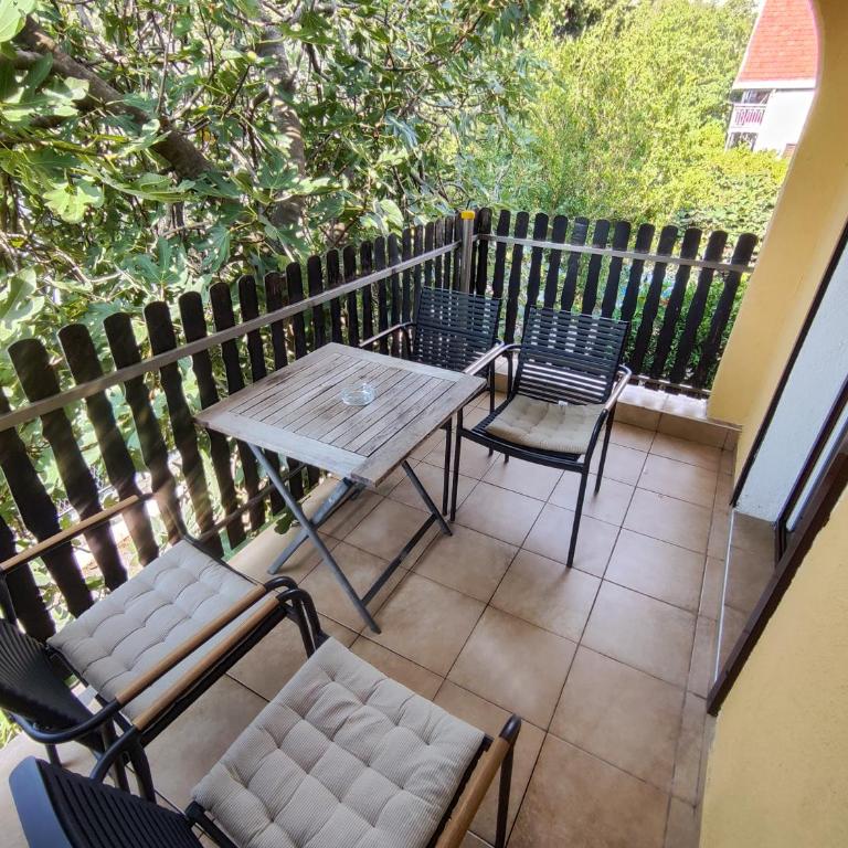 Mila Apartmani - Two-Bedroom Apartment with Balcony and Terrace - 5