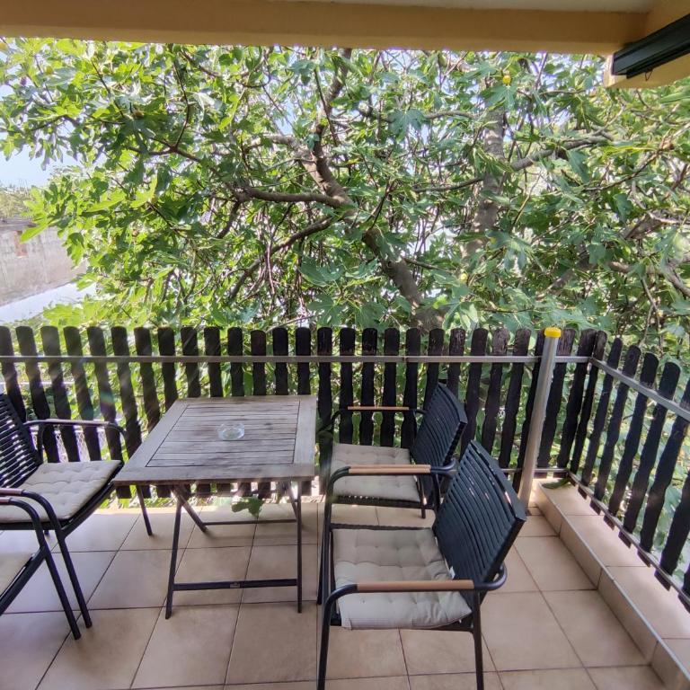 Mila Apartmani - Two-Bedroom Apartment with Balcony and Terrace - 4