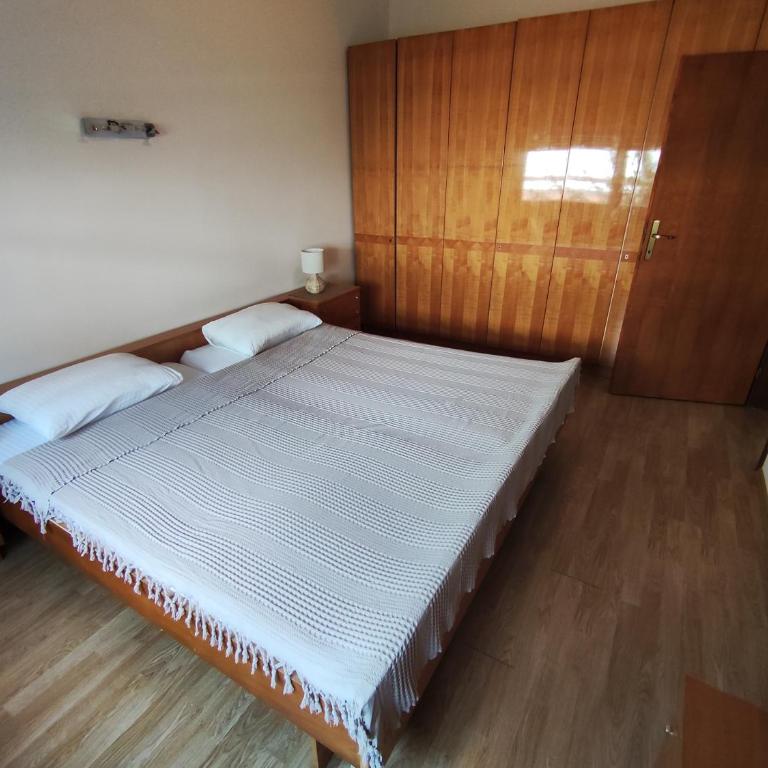 Mila Apartmani - Two-Bedroom Apartment with Balcony and Terrace - 2