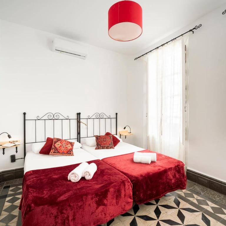 Andalusian Ruby - Light-Filled Apartment by the Cathedral - 2A - Two-Bedroom Apartment - 3