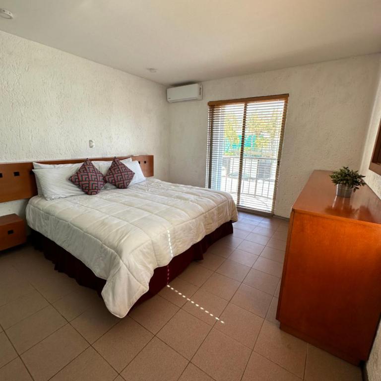 Casa 5 recámaras alado de la playa en zona hotelera - Casa de 5 dormitorios - 1