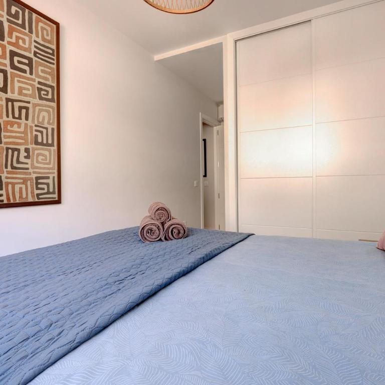012 New Relaxed 2 Bed Fuengirola City Beach Retreat - Apartamento de 2 dormitorios con balcón - 10