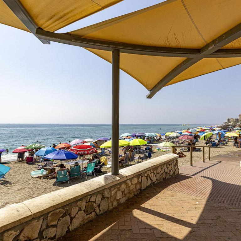 012 New Relaxed 2 Bed Fuengirola City Beach Retreat - Apartamento de 2 dormitorios con balcón - 15