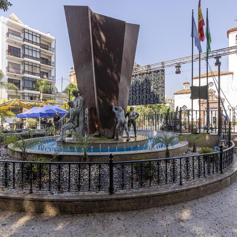 012 New Relaxed 2 Bed Fuengirola City Beach Retreat - Apartamento de 2 dormitorios con balcón - 25