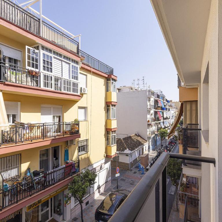 012 New Relaxed 2 Bed Fuengirola City Beach Retreat - Apartamento de 2 dormitorios con balcón - 26