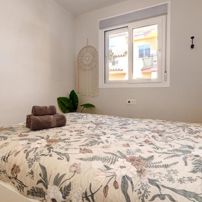 012 New Relaxed 2 Bed Fuengirola City Beach Retreat - Apartamento de 2 dormitorios con balcón - 32