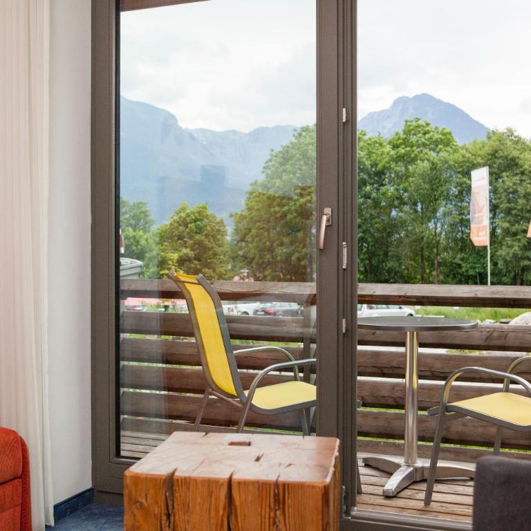 Hotel Oberstdorf - Doppelzimmer mit Bergblick und Balkon - 3
