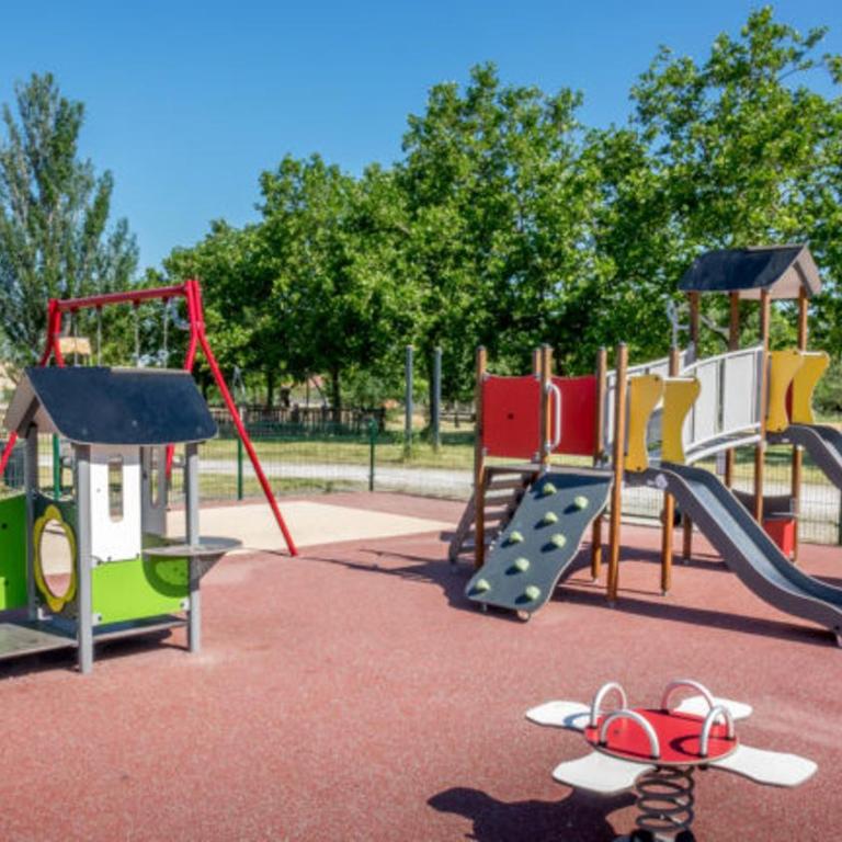 APPARTEMENT T3 EQUIPE IDEAL FAMILLE COMODITES LAC JEUX et TERRAINS A PROXIMITE - Two-Bedroom Apartment - 2