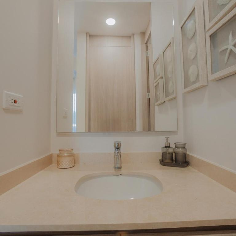 Coastal Comfort Retreat Beach stay Near Airport - One-Bedroom Apartment - 40