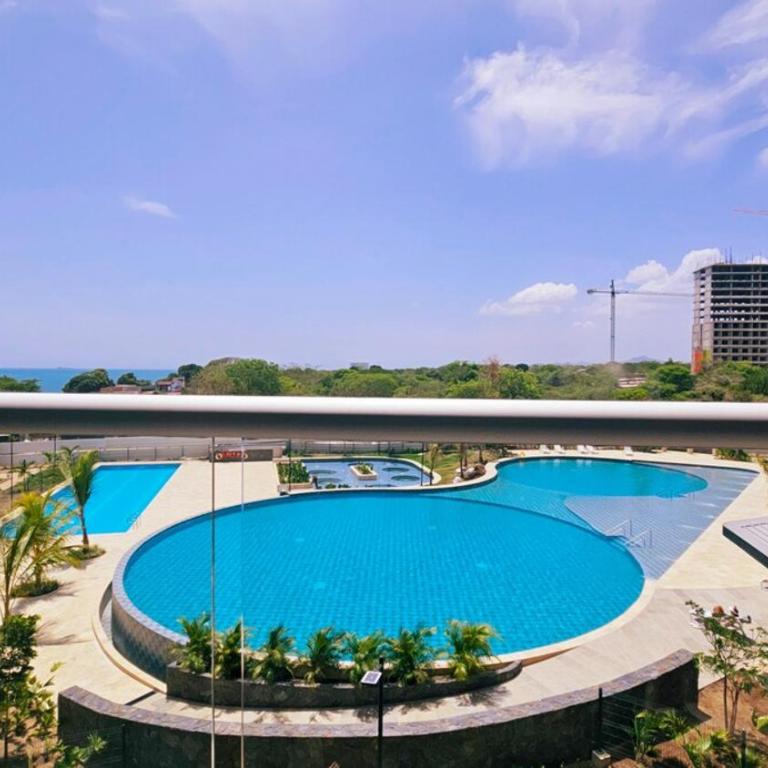 1BD Luxe Shore & Balcony Sunrise Next to the Beach - One-Bedroom Apartment - 32