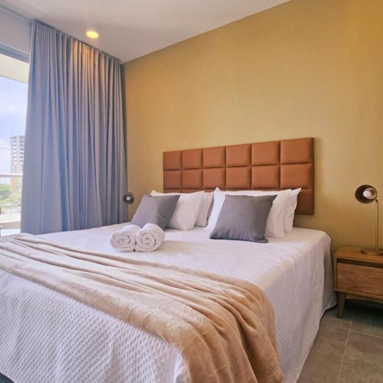 1BD Luxe Shore & Balcony Sunrise Next to the Beach - One-Bedroom Apartment - 42