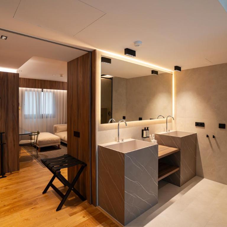 Zenit Borrell - Suite with Hot Tub - 13