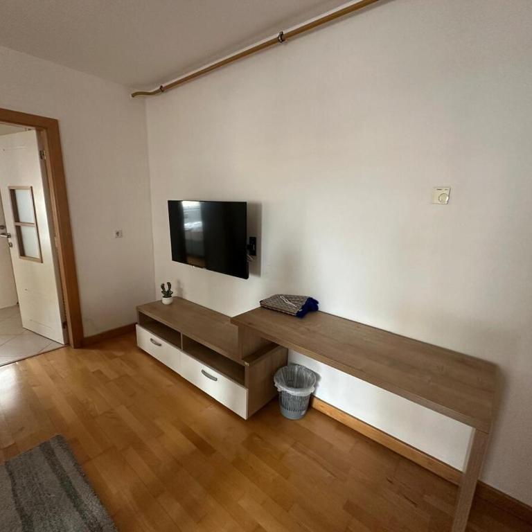 Modern apartment with Wi fi and balcony - One-Bedroom Apartment - 1