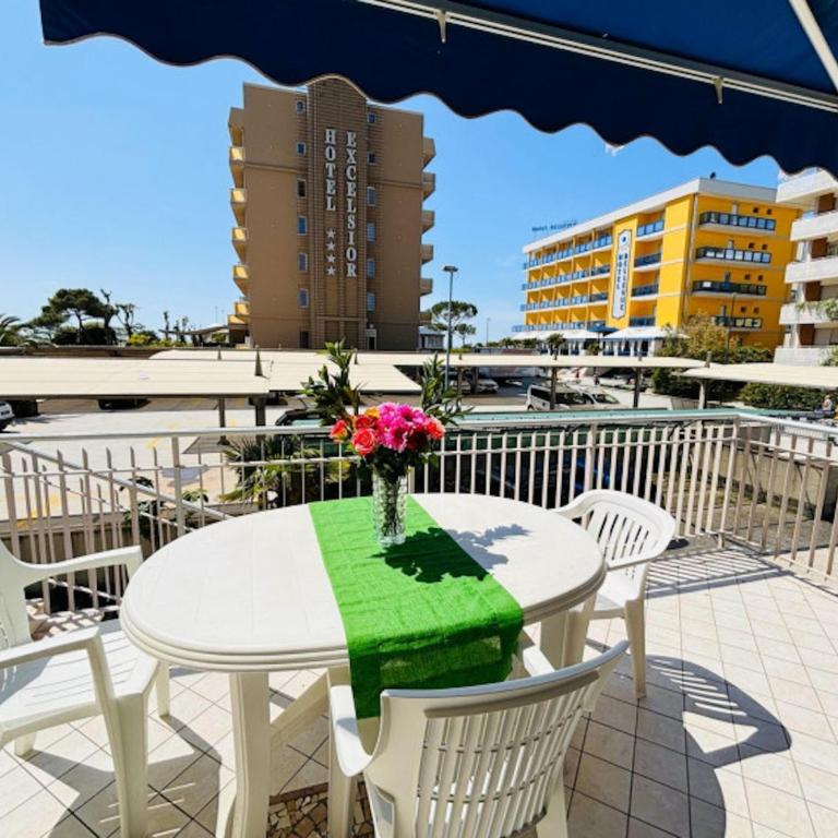 Flat with large balcony in Bibione - Appartamento - 7