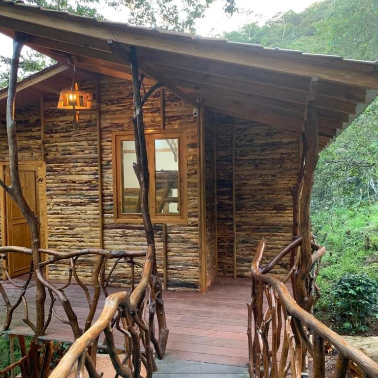 Ana Lucia-Casa del arbol - Habitación Doble con baño privado - 2 camas - 3