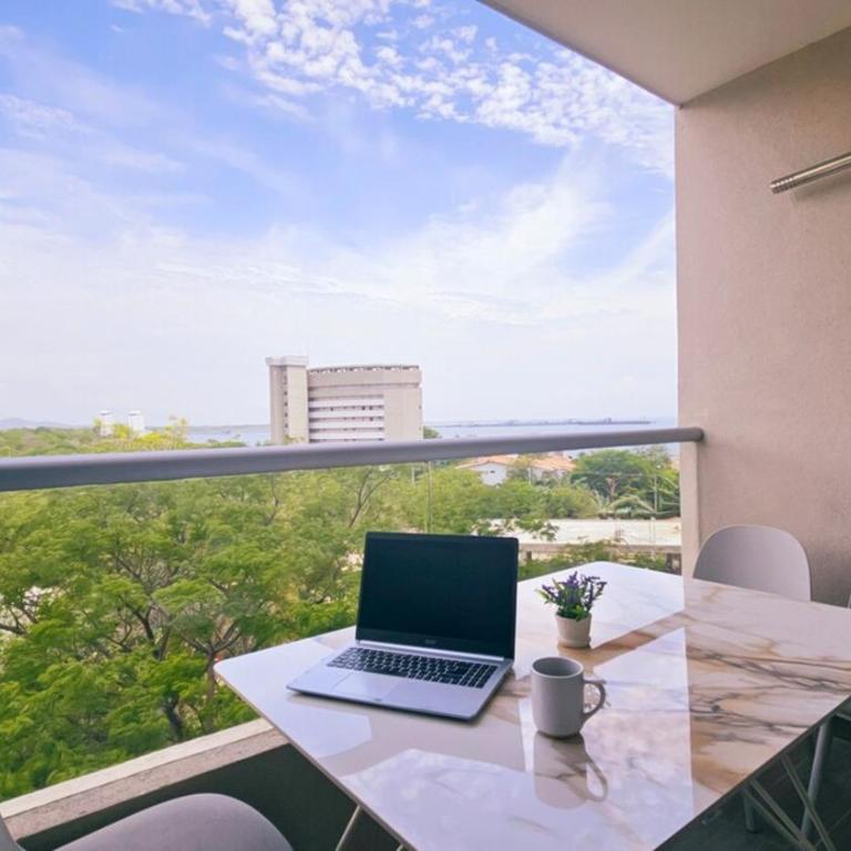 1BD Luxe Shore & Balcony Sunrise Next to the Beach - Apartamento de 1 dormitorio - 8