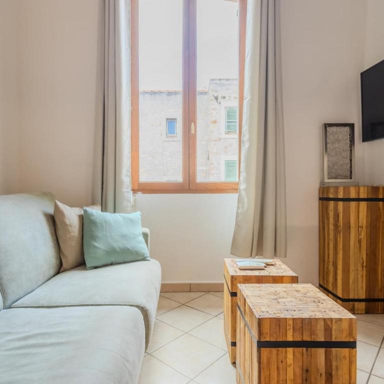 Antibes Centre 2 pièces cosy proche remparts - Appartement 2 Chambres - 9