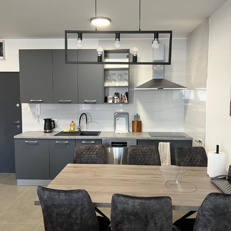 DC Executive Apartments - Three-Bedroom Apartment - 1