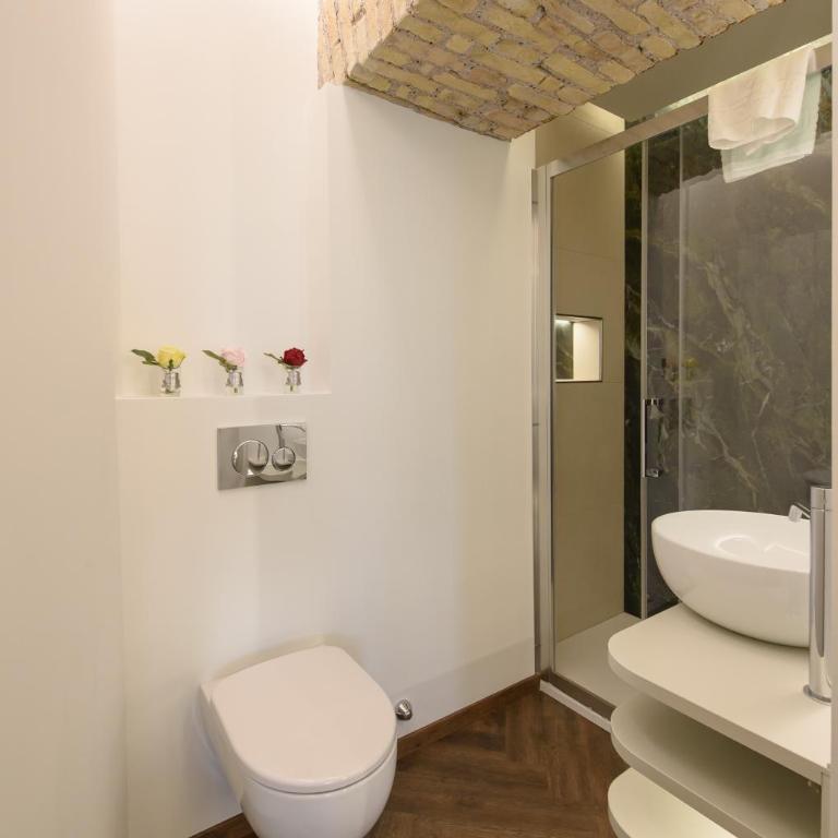 Antinous Suites - Camera Matrimoniale Deluxe con Vasca - 9