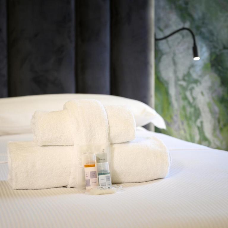 Antinous Suites - Camera Deluxe Matrimoniale/Doppia con Letti Singoli - 12
