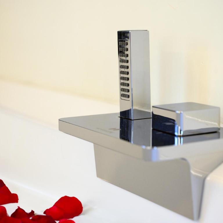 Antinous Suites - Suite con Vasca Idromassaggio - 7