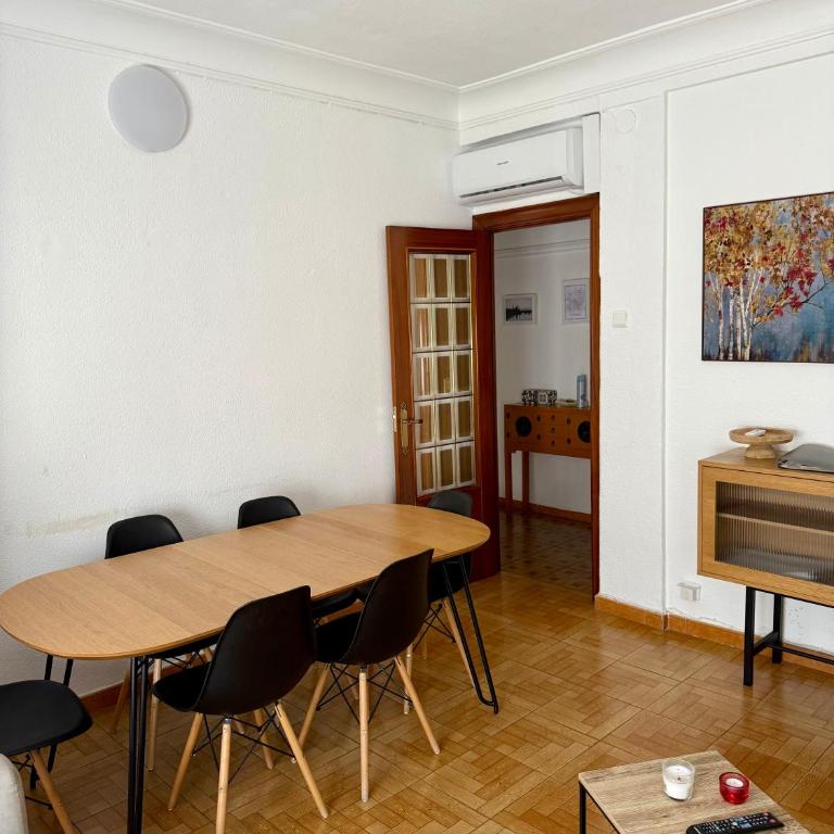 Apartamento Único en Plaza del Pilar - Three-Bedroom Apartment - 5
