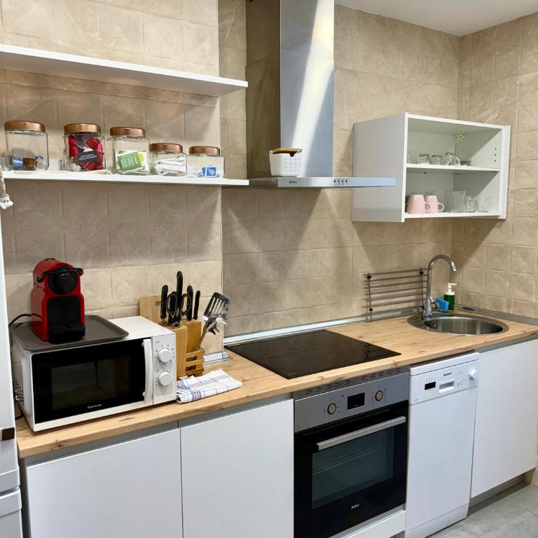 Apartamento Único en Plaza del Pilar - Three-Bedroom Apartment - 32