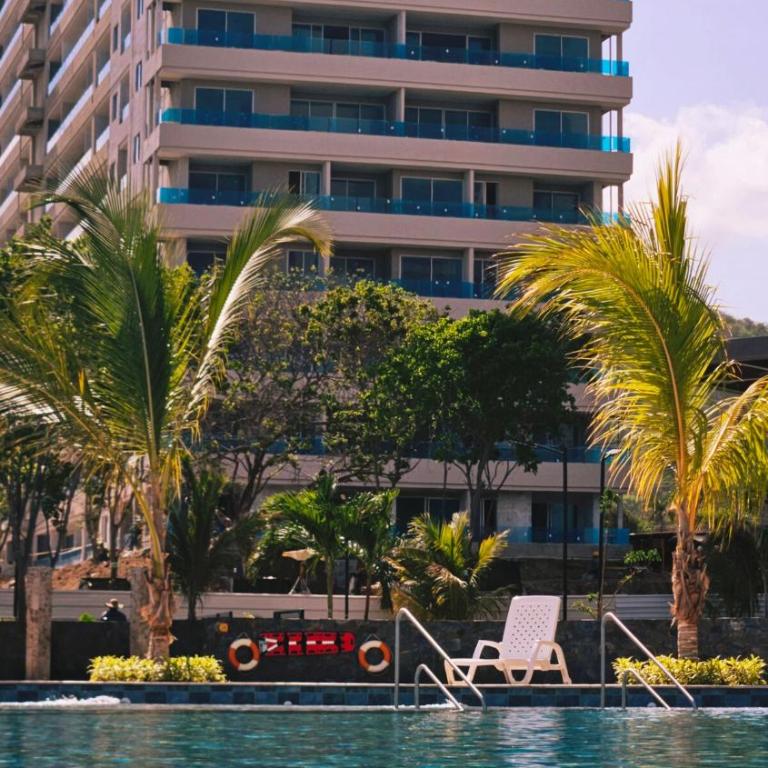 Luxe Shore & Balcony Sunrise 1108 - One-Bedroom Apartment - 3