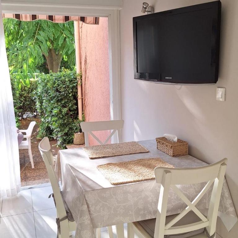 Les Soleillades - T2 cosy pour 4 pers - Piscine, parking privé, à 100m de la plage - LaConciergerieByNina - Appartement 1 Chambre - 5
