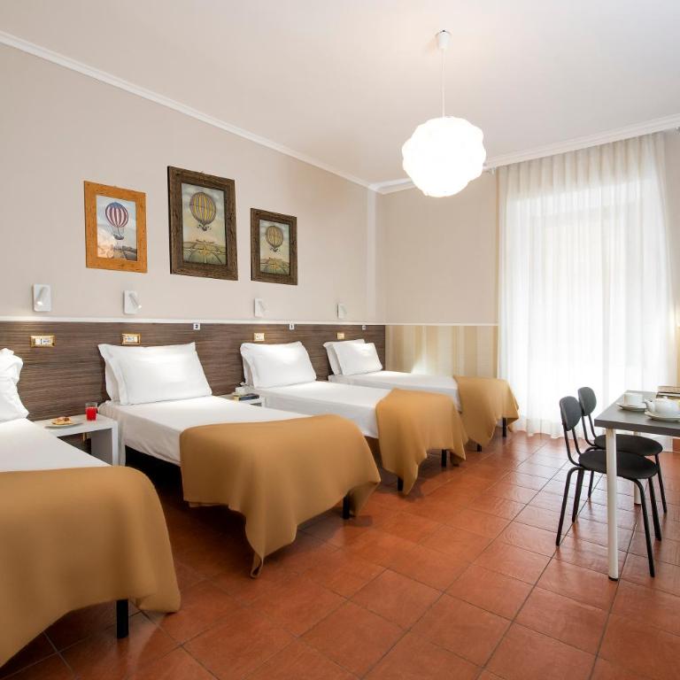 Budget Rooms Des Arts - Camera Quadrupla con Bagno in Comune - 3