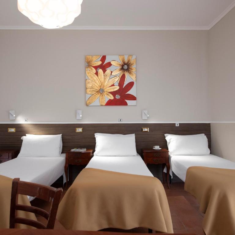 Budget Rooms Des Arts - Camera Tripla Basic con Bagno in Comune - 2